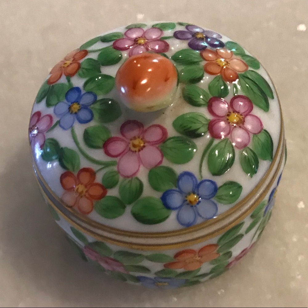 Herend box. Beautiful. No damage.